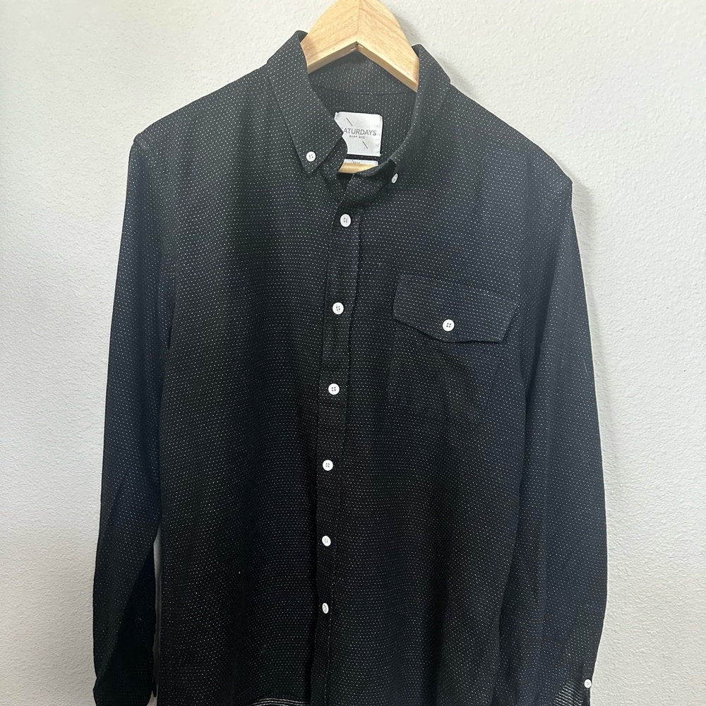 Saturday’s Surf shirt large fits Small